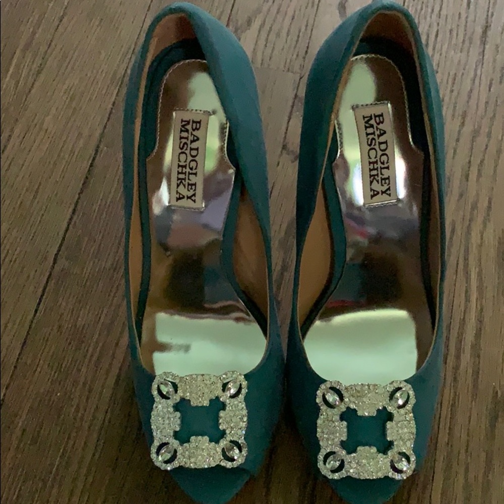 PUMP SHOES NO SCAMMERS! Serious buyers only